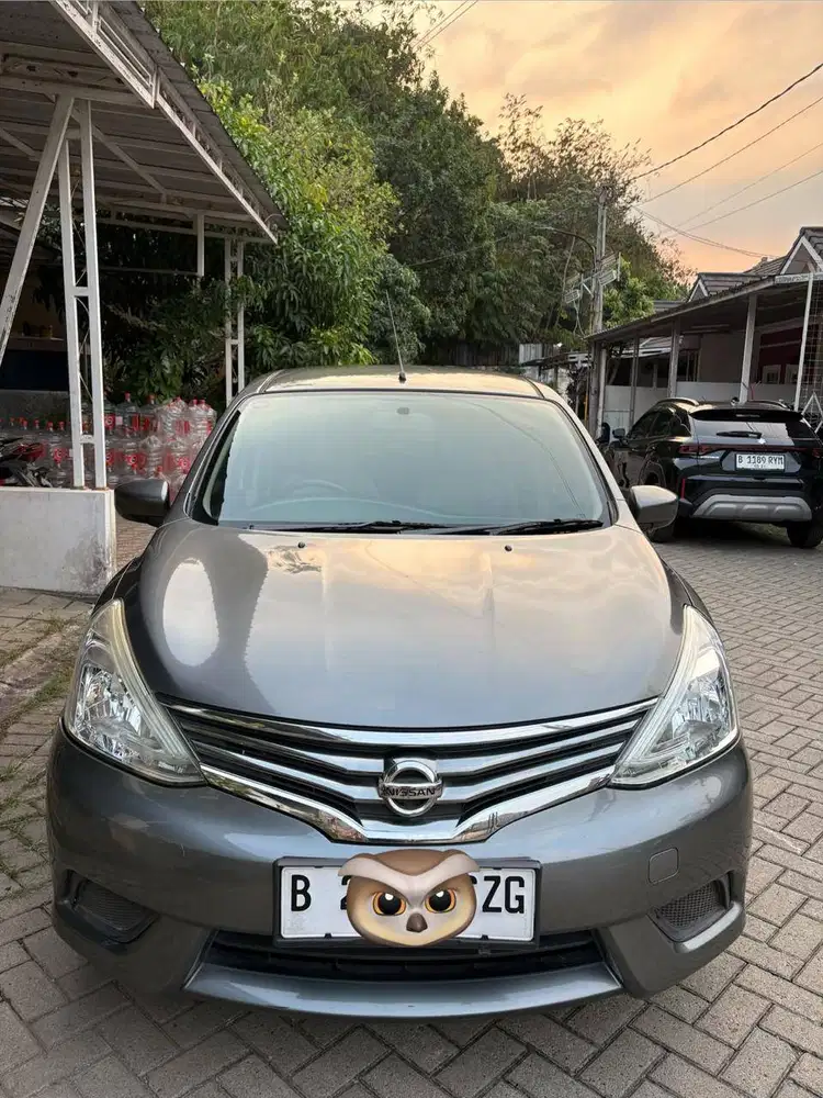 Nissan grand livina (2017)