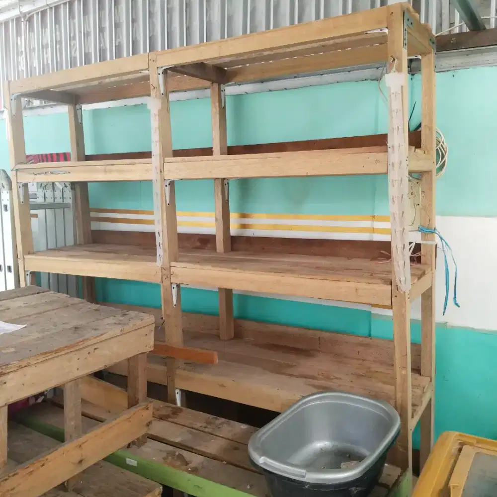 Rak kayu 3 sekat da  etalase rokok