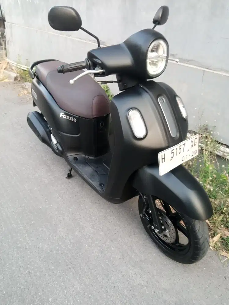 Yamaha fazzio Lux 2022 hitam.