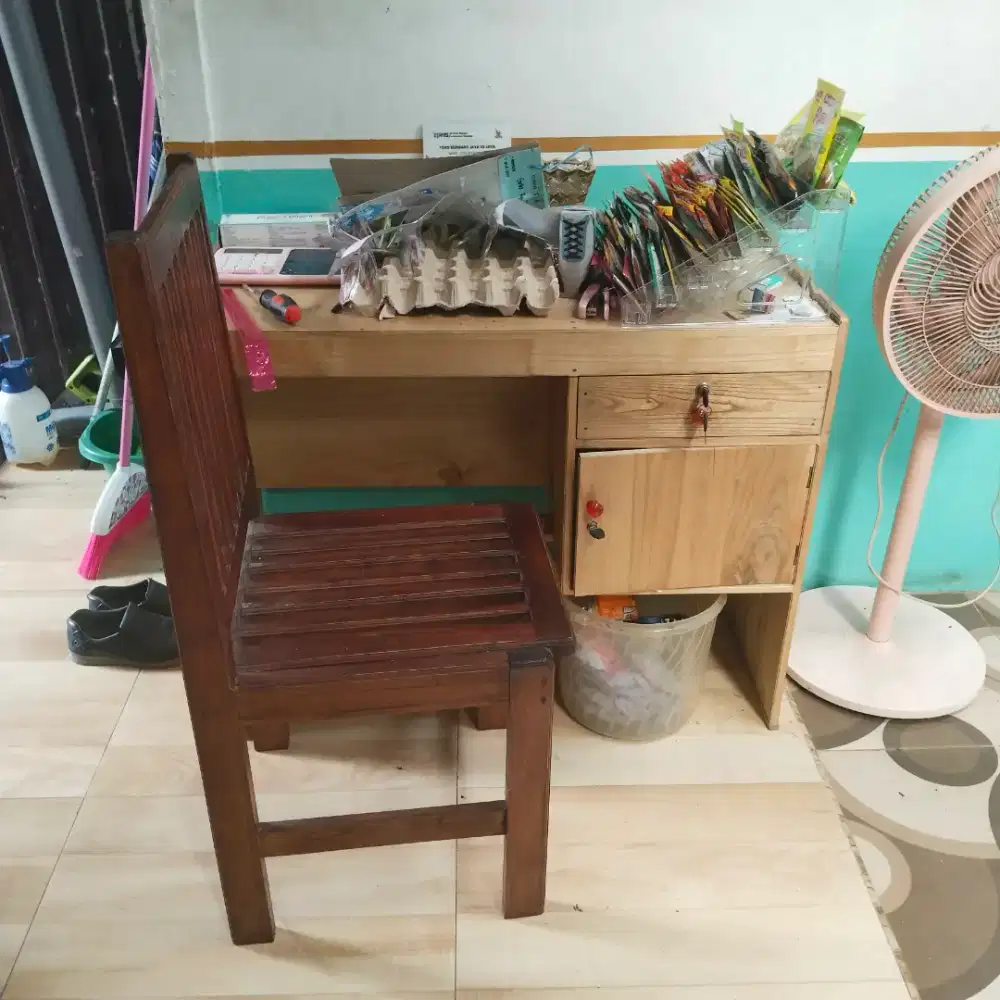 Meja kasir + kursi