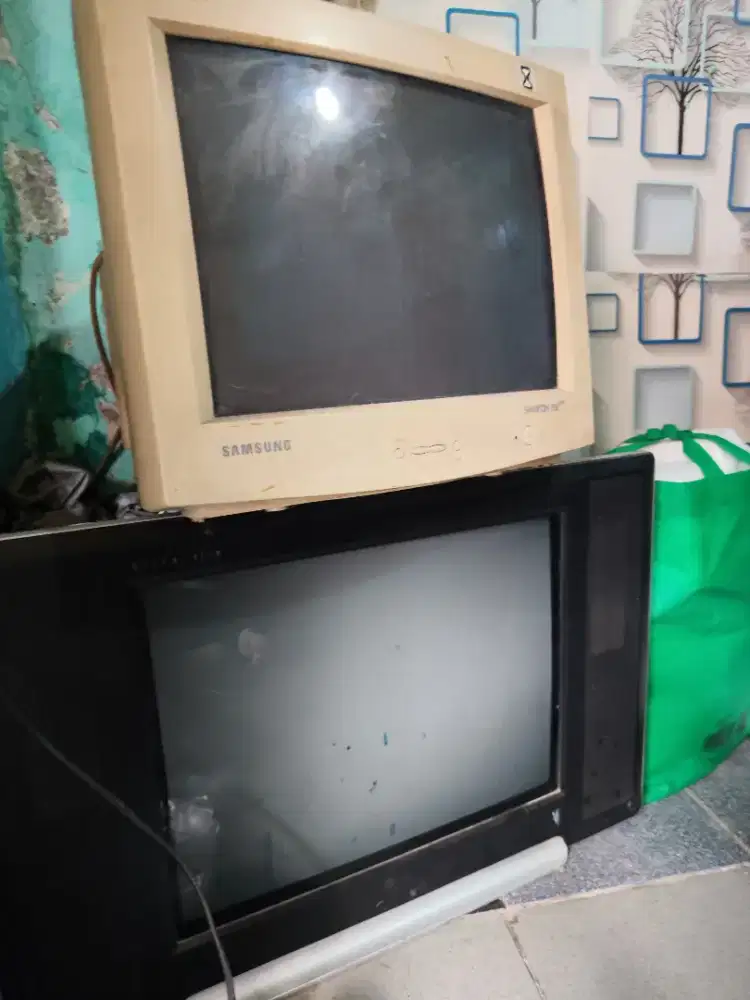 TV LCD Tabung LG 32 Inc dan Monitor Samsung