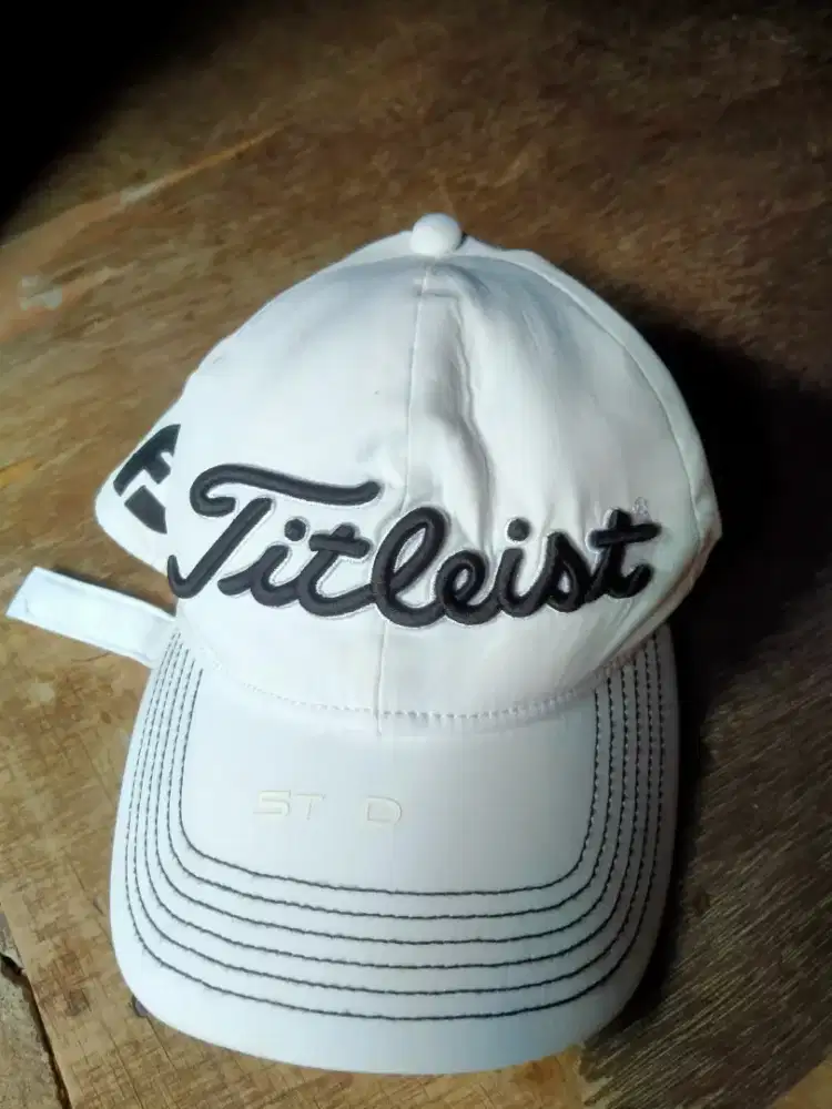 Topi golf titleist