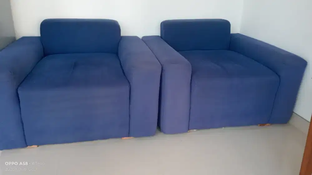 Kursi sofa biru