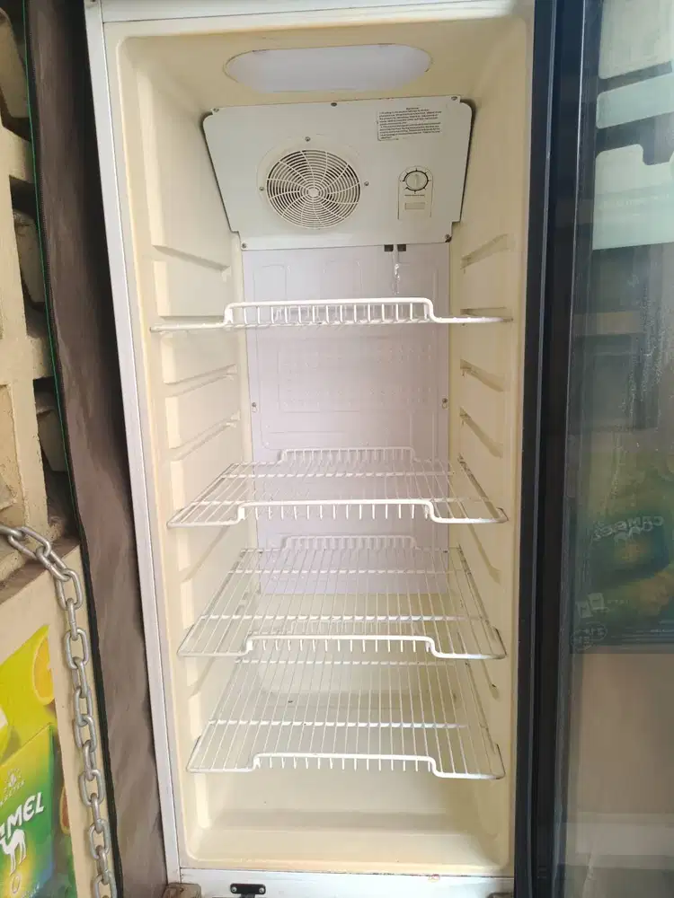 Dijual showcase midea