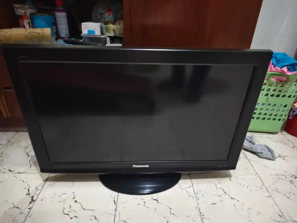 Panasonic VIERA LCD TV, model number TH-L32C20X
