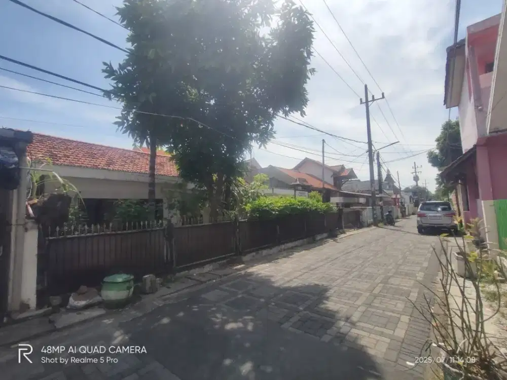 Rumah Jalan Gayungan Hadap Timur Row Jalan 2 Mobil