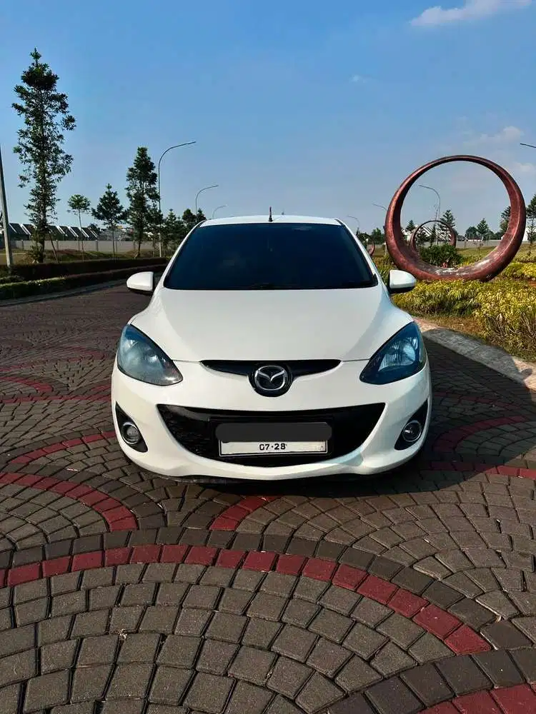 Mazda 2 V 1.5 Matic 2012 Putih Siap Pakai TDP 10jt Istimewa