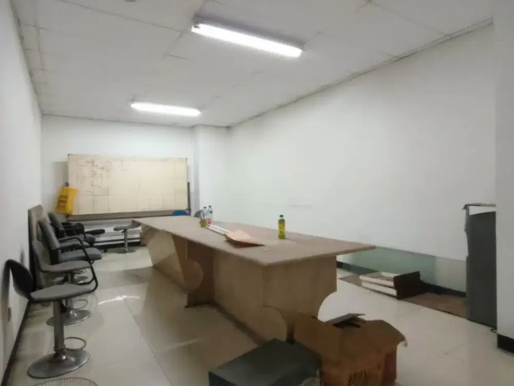 Dijual/ Disewakan Ruko 8lt di Cengkareng Business City Full Furnish