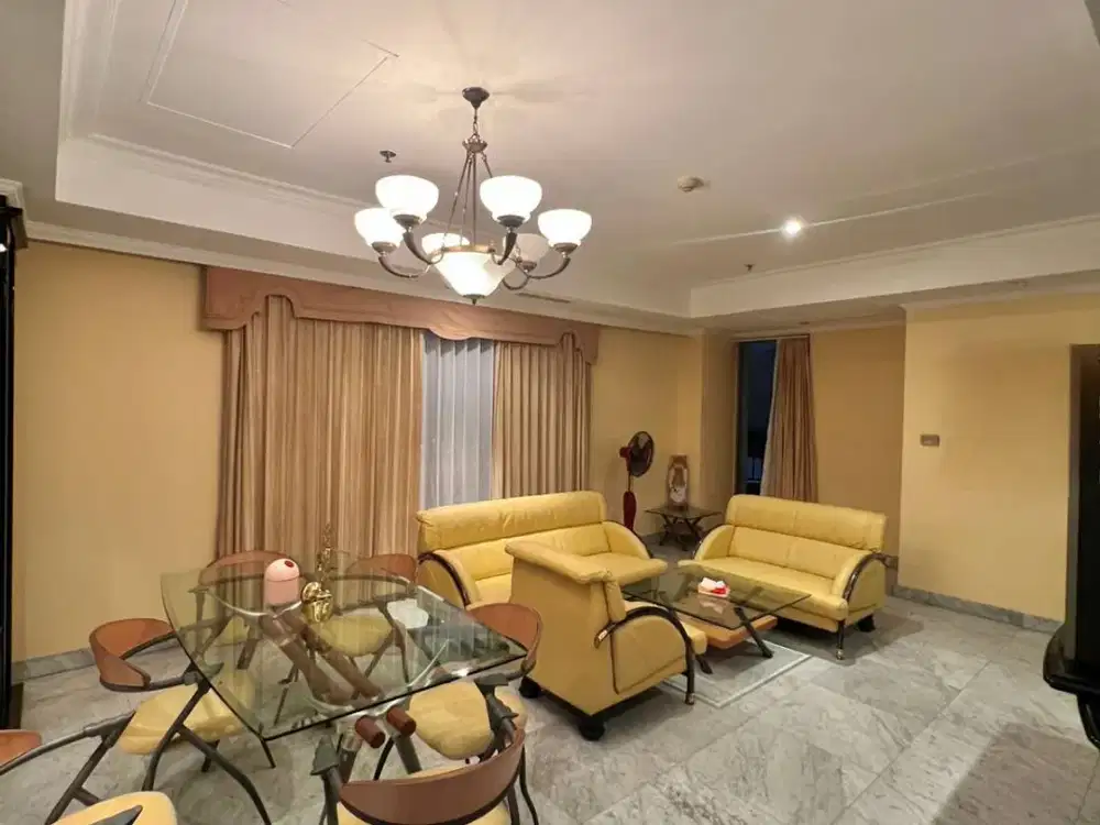 Sewa Kondominium Sheraton Tunjungan Plaza 3+1 bedroom Lantai 17