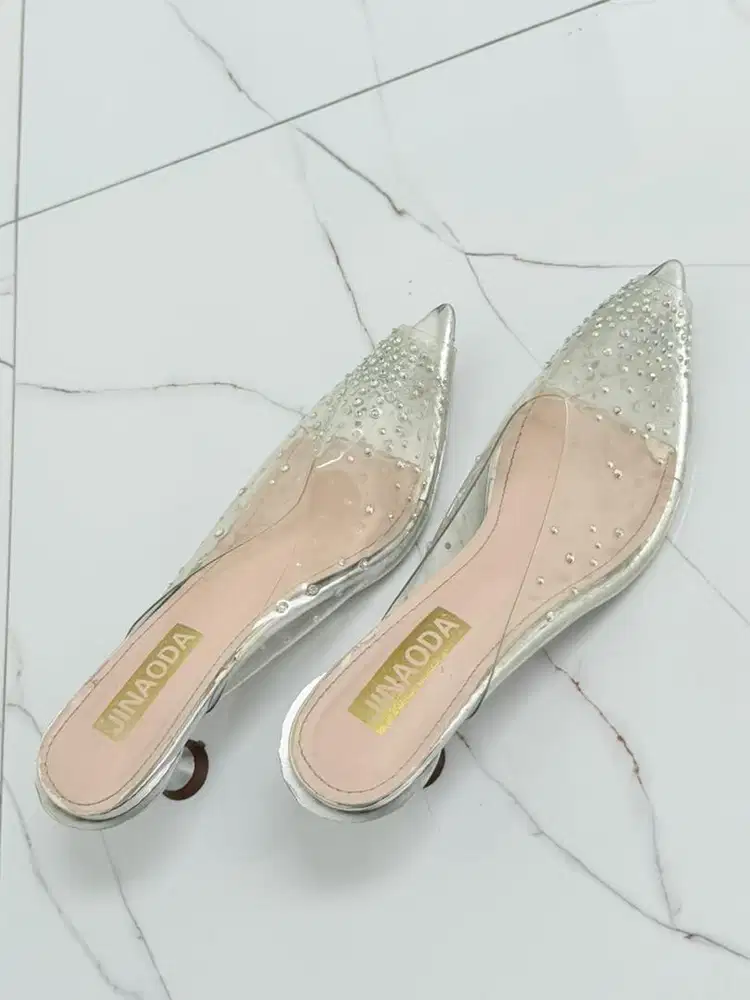 Heel wanita size 38 ada yg mau cukup bayar admin saja 20rb