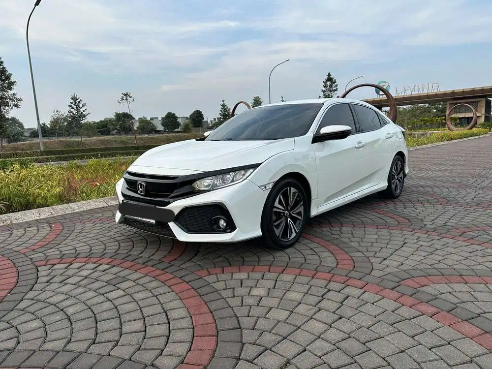 Honda Civic Hatchback S Matic 2018 Putih Istimewa TDP 25jt Siap Pakai