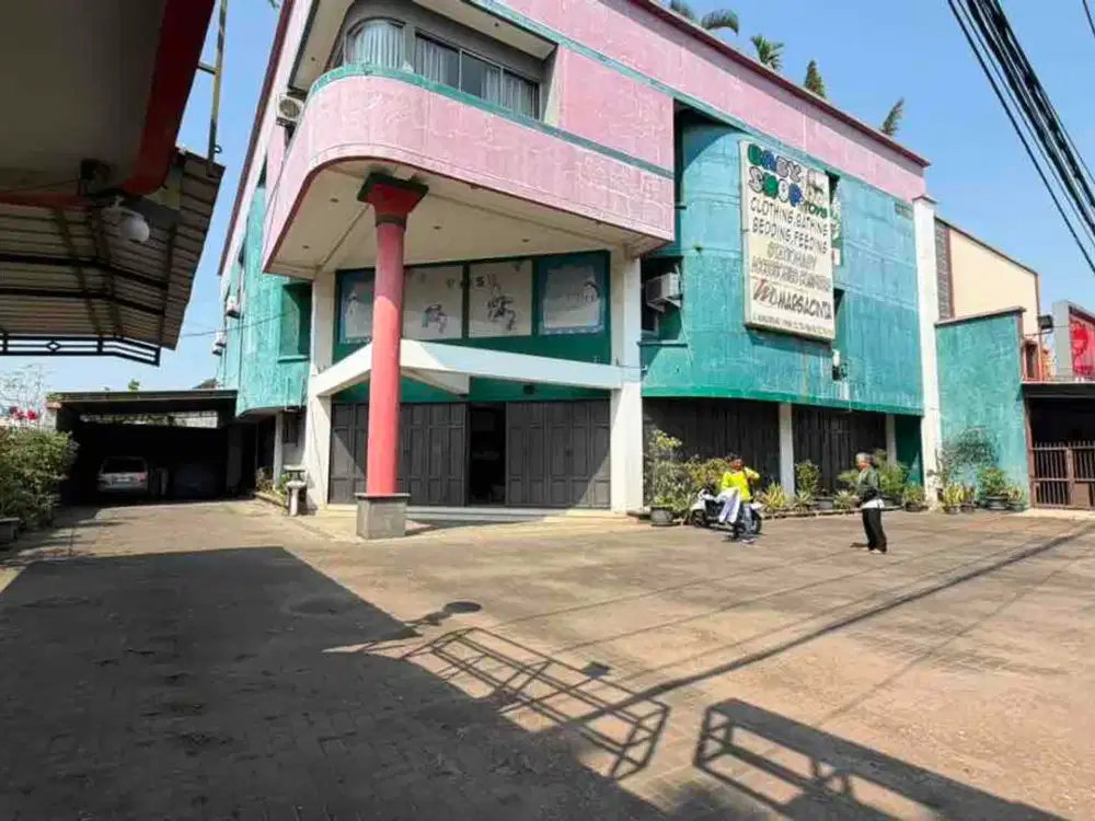 Sewa Gedung Ruang Usaha Parkir Luas di Mainroad Margacinta Bandung