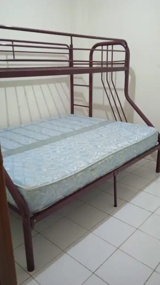 Ranjang susun besi susun 2 untuk 160 x 200 atas uk 100  x 200