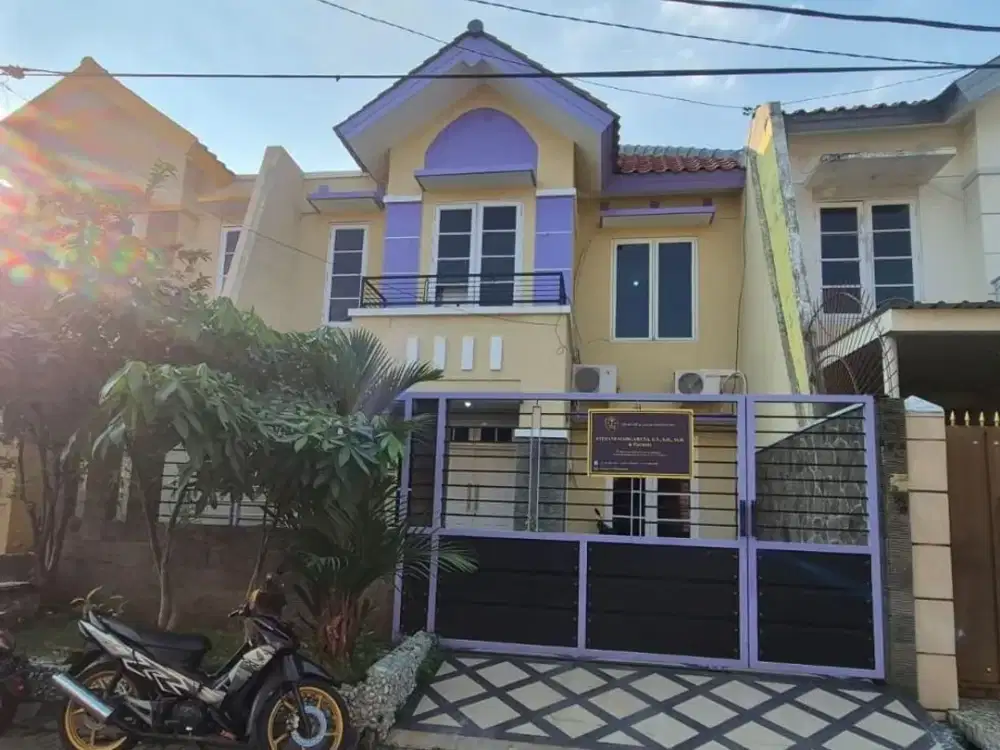 Rumah Dharmahusada Mas Hadap selatan Row jalan 3 mobil