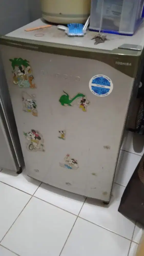 Kulkas 1 pintu merk toshiba