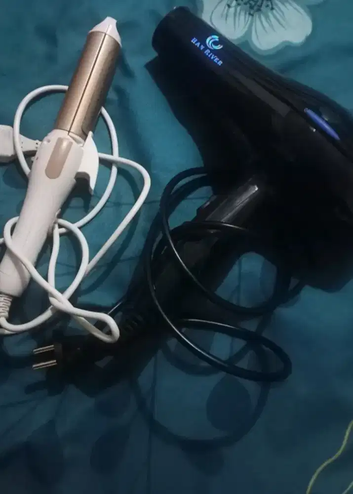 Hair dryer dan catokan