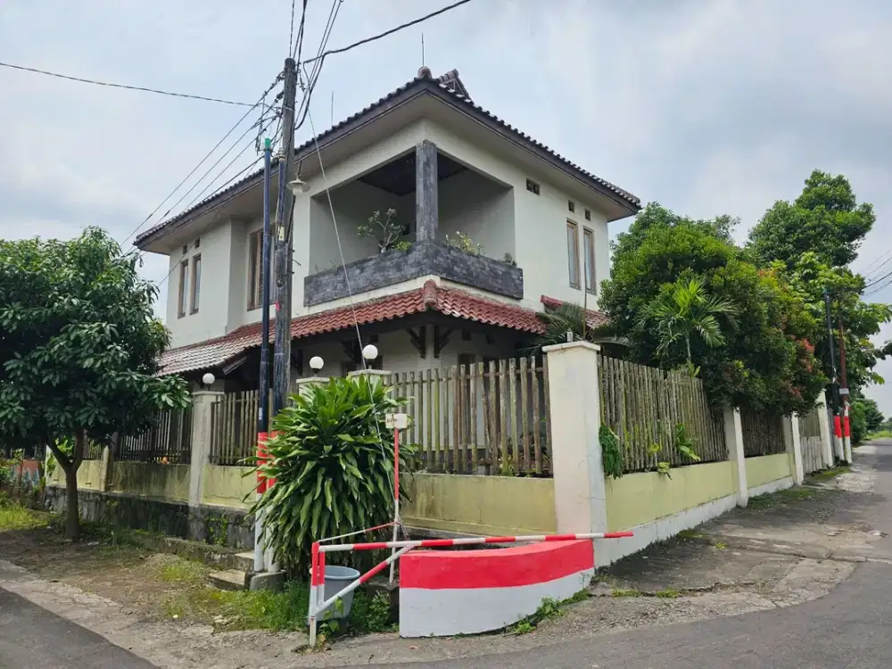 Rumah Tropis Hook Dekat Kampus Ukrim Purwomartani Kalasan Sleman