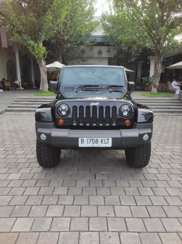 Wrangler sahara 3.8 AT 4x4 70th anniversary