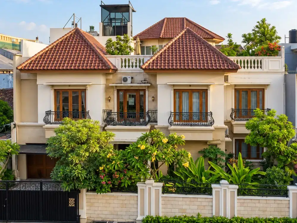 Jual Cepat Rumah Klasik Tropis Slipi Jakarta Barat LT 432 m² LB 770 m² – Di Bawah NJOP