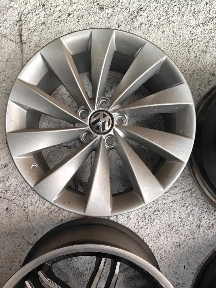 Jual vleg OEM VW Scirocco Interlago R18 lbar 8rata pcd 5x112  original