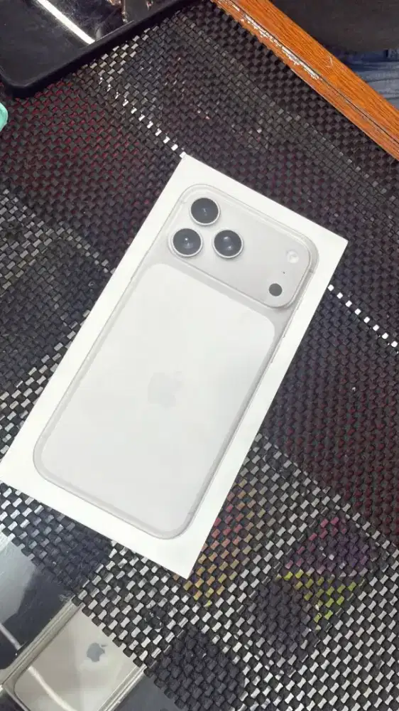 Iphone 17 promax 256gb ibox bh 100 cc 0 like new