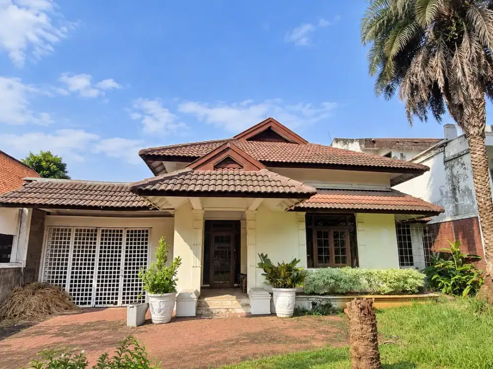 Rumah Bangunan Lama Homey di Kawasan Menteng LT 611m² LB 900m²