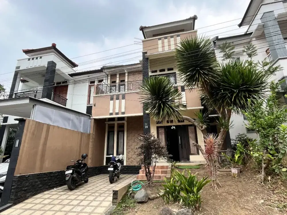 VILLA MEWAH DEKAT MUSEUM ANGKU KOTA BATU
