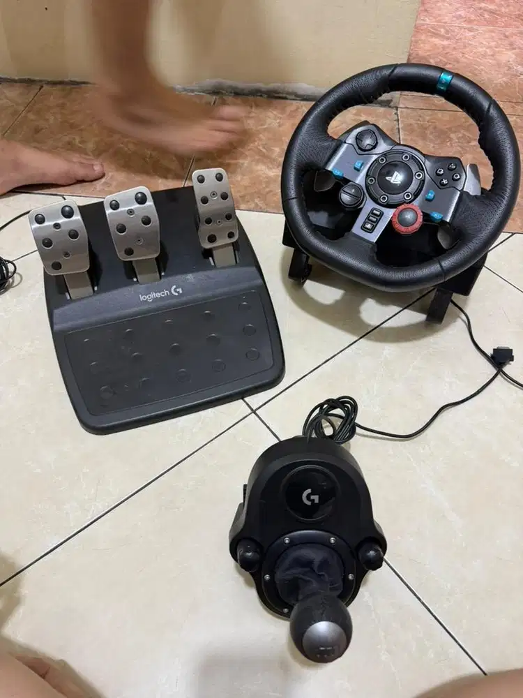 Logitech G29 Driving Racing Wheel + Logitech Driving Shifter Bundling