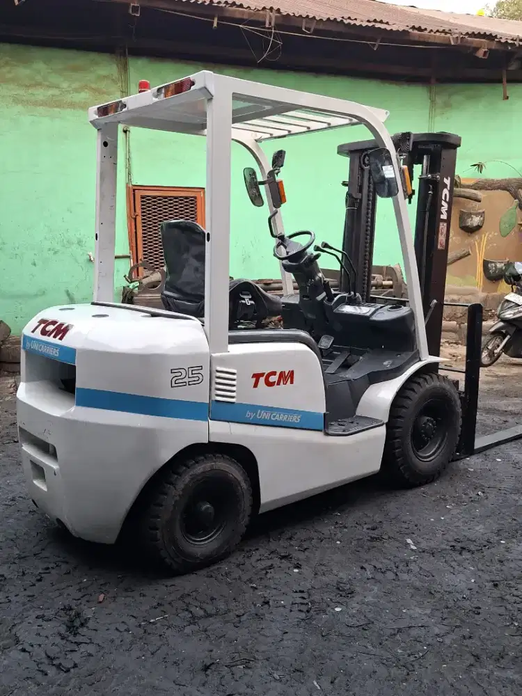 Dijual Forklift TCM 2,5 Ton,Matic,3 Meter,Mesin Isuzu C240,Tahun 2019