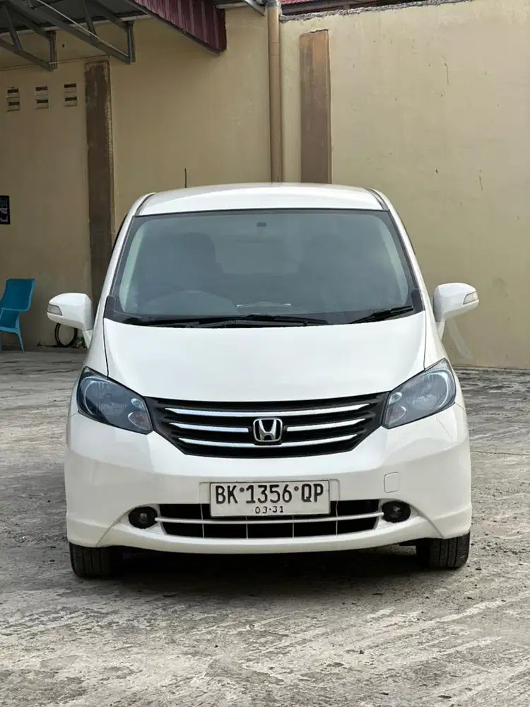 Honda freed E PSD at matic 2012