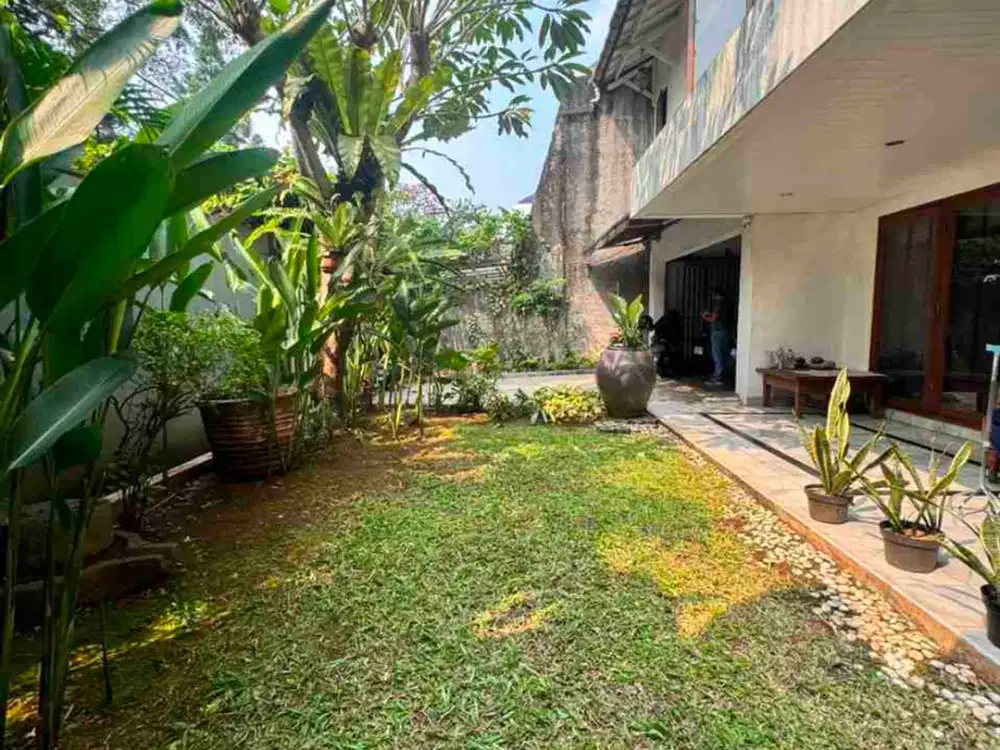 Rumah siap huni di Simprug Golf Senayan Jakarta Selatan