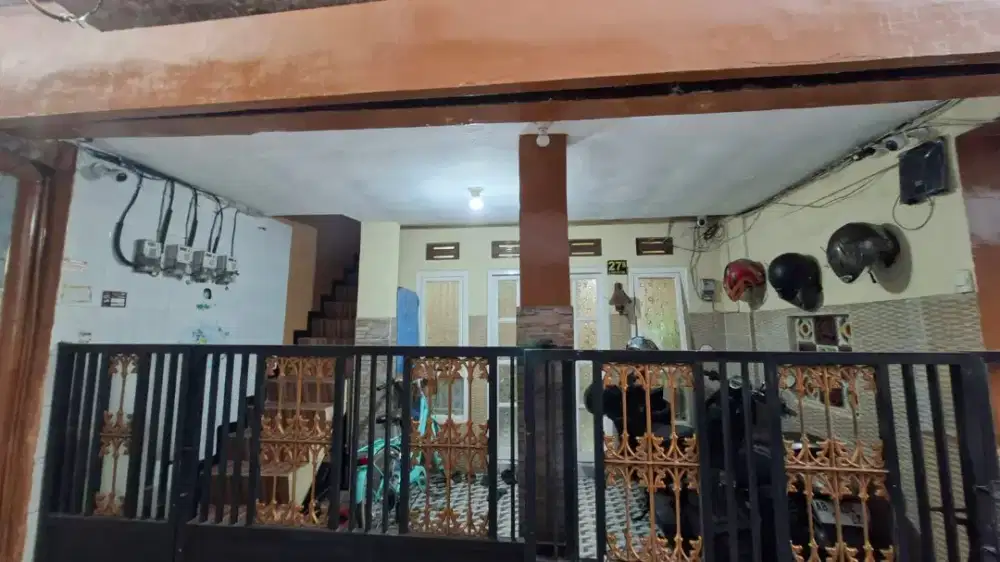 dijual rumah + usaha kost aktif dipusat kota surabaya lokasi strategis