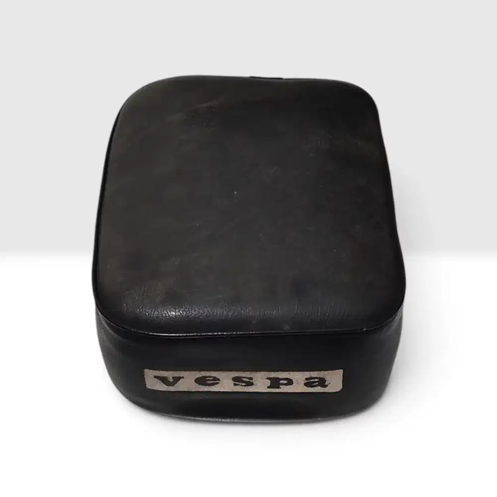 Jok Belakang Vespa dan Tatakan Rangka Dudukan Jok
