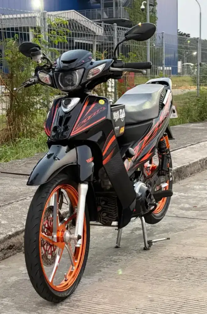 F1ZR keren habis