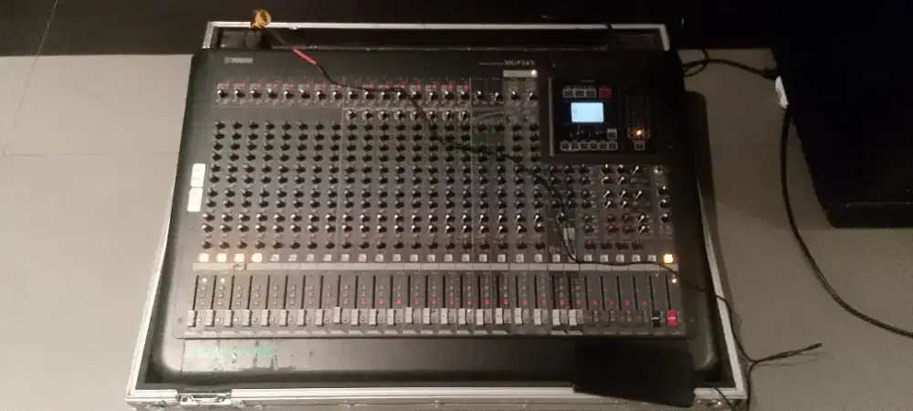 MIXER YAMAHA MGP24X