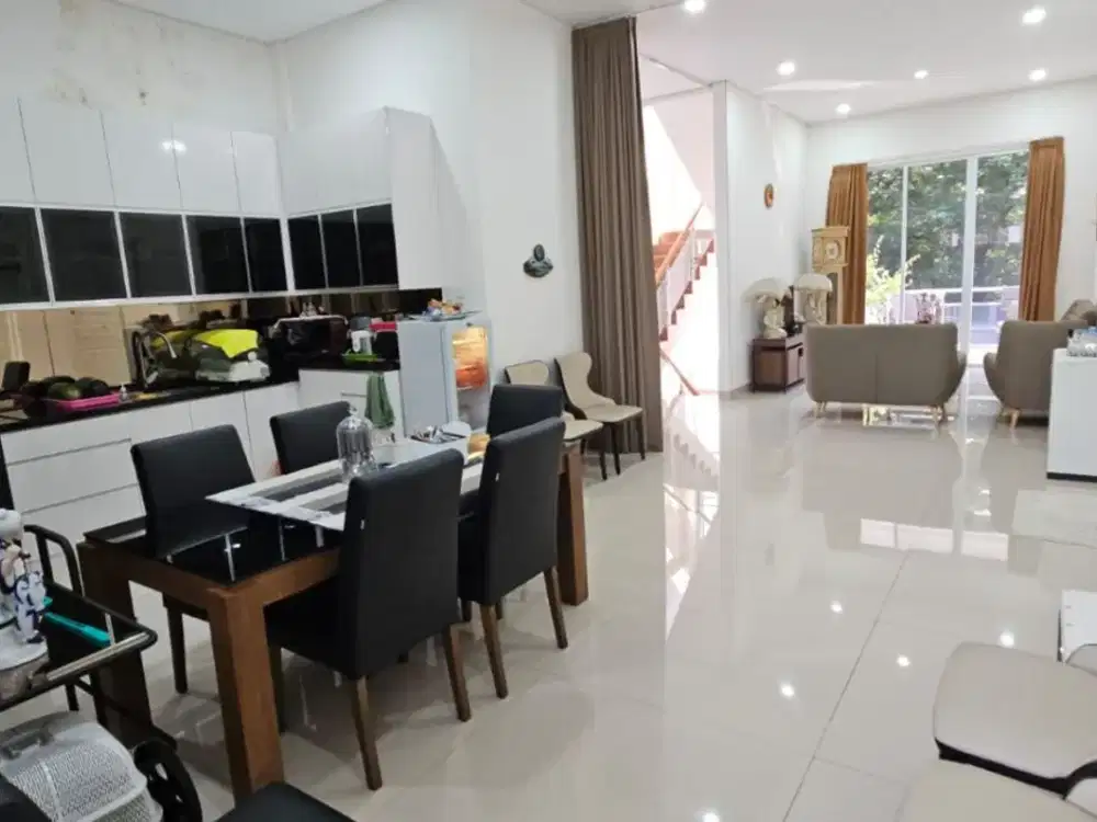 Dijual Cepat Rumah 3 Lantai Siap Huni dilengkapi Lift Dalam Cluster Ekslusif, Kelapa Gading, Jakarta