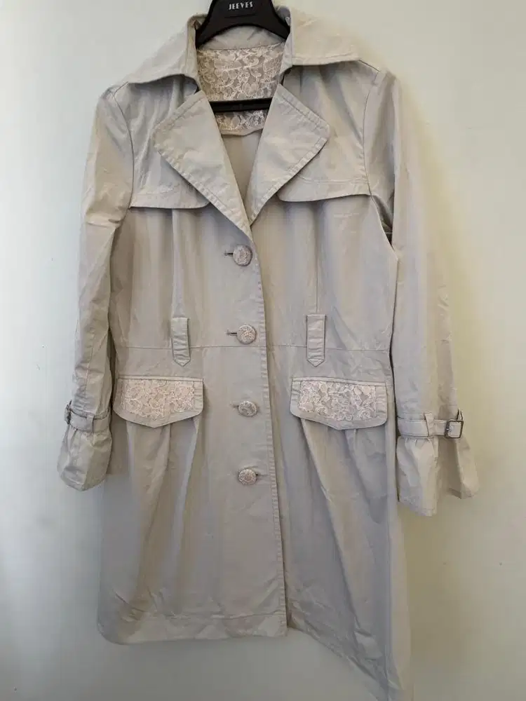 Coat angin hijau muda spti putih