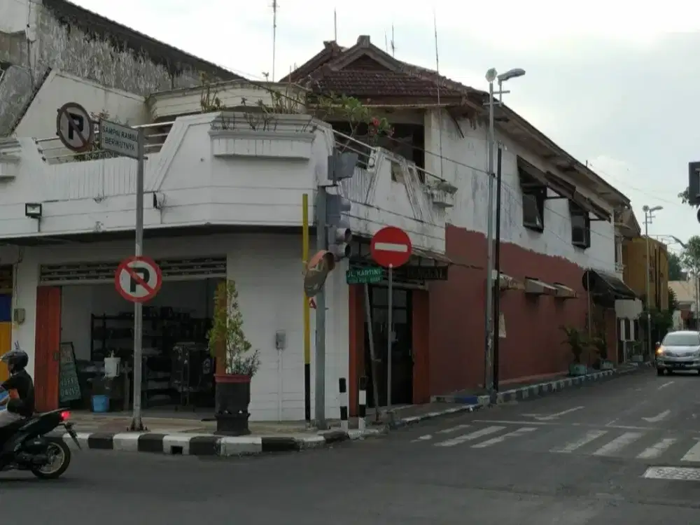 Toko + Rumah 2 Lantai di Jl. Mojopahit dan Ra. Kartini Lokasi Hook