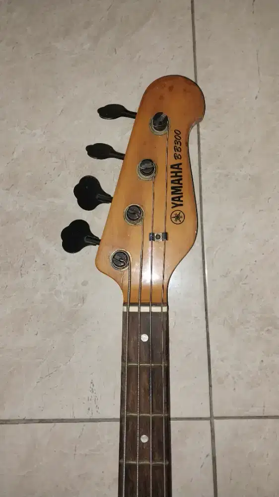 Bass Gitar Yamaha BB300