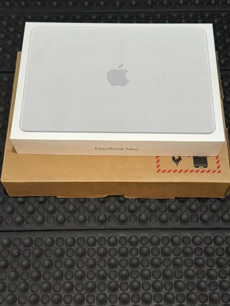 MACBOOK NEO 256GB SILVER RESMI INDONESIA IBOX DIGIMAP GDN BLIBLI