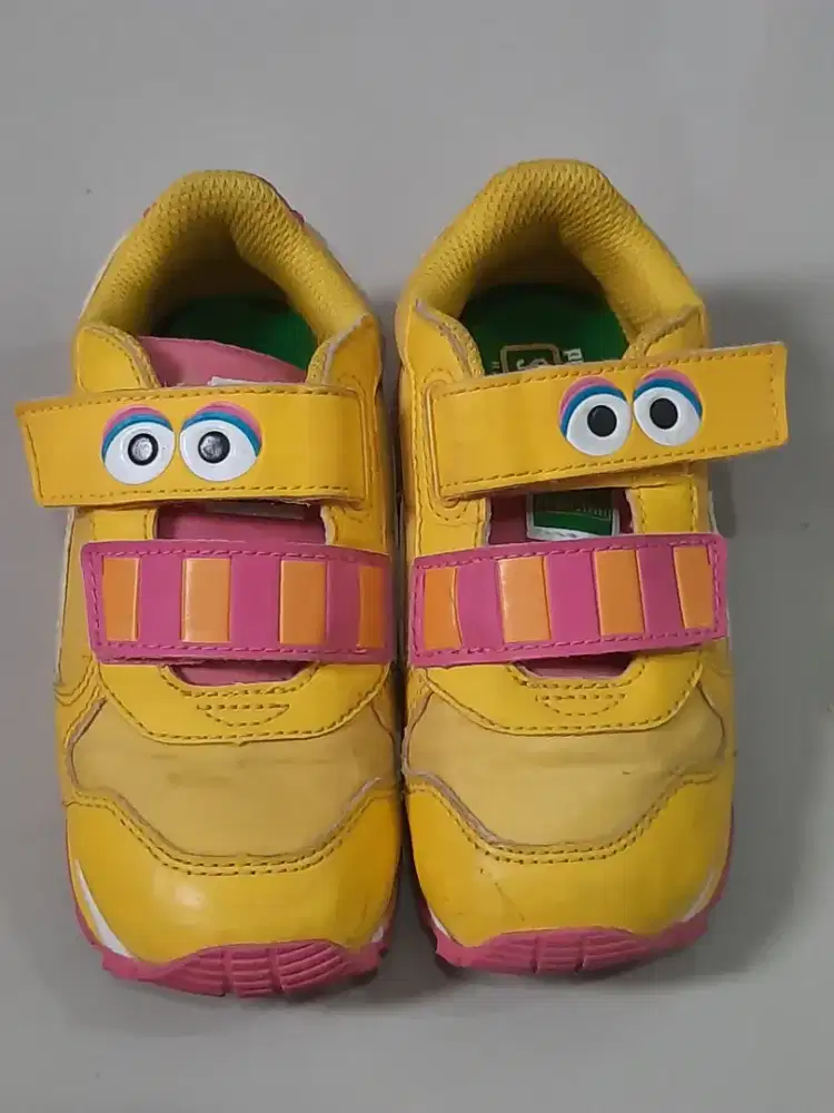 Preloved sepatu Puma series Sesame street pink kuning original