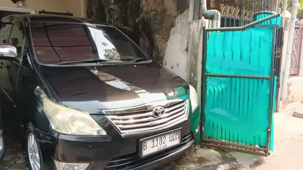 Toyota kijang Innova g matik 2012