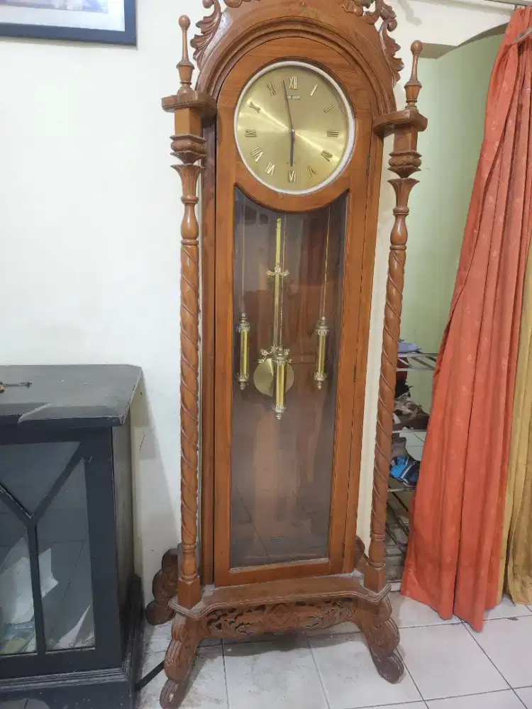 Jam lemari Anak lanang
