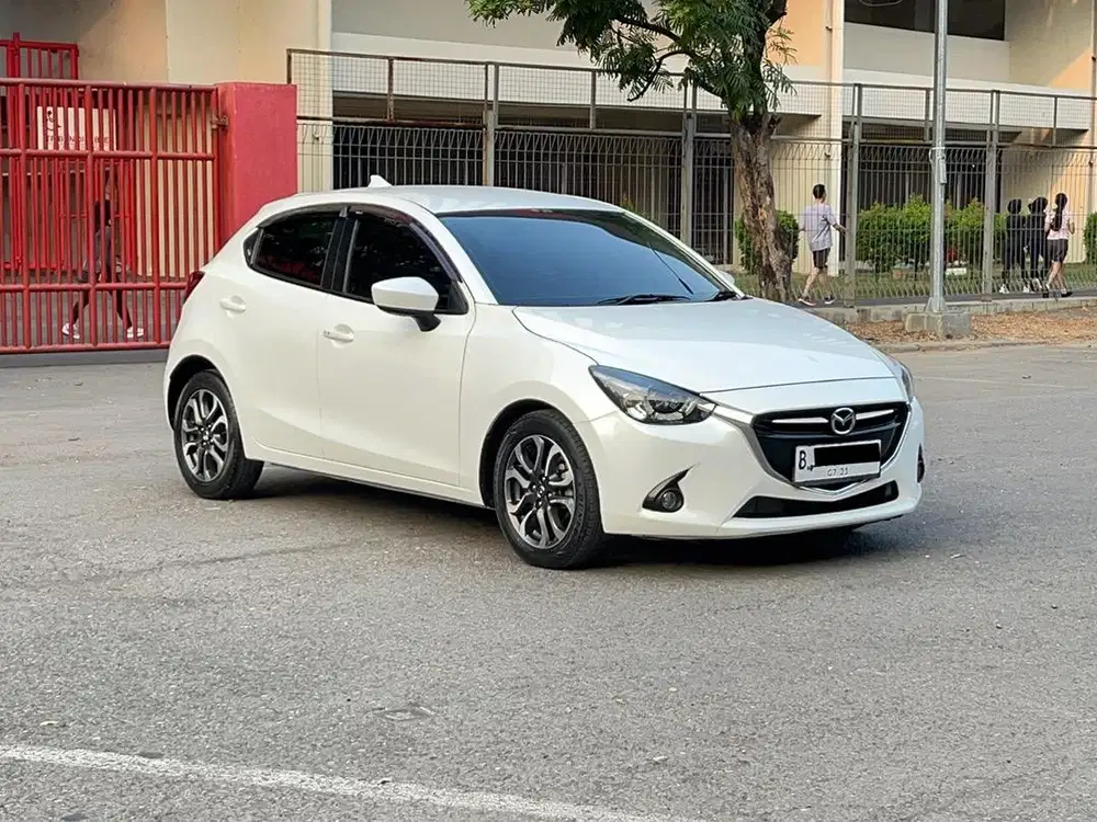 MAZDA 2 R 2015 MATIC // KREDIT DP 30 JUTA
