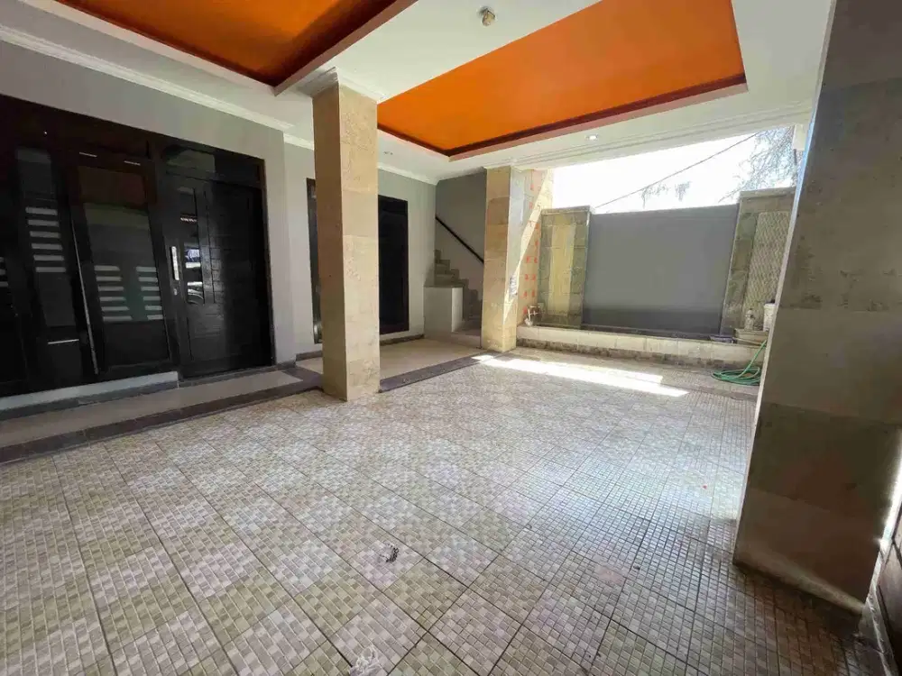 Dijual Rumah Bagus 3 lantai di Jimbaran Kuta Selatan Badung Bali