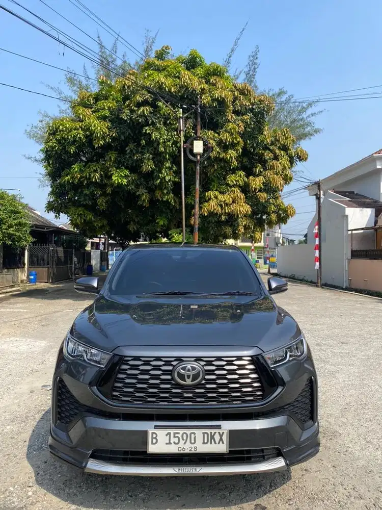 Toyota Kijang Innova Zenix V Hybrid Modelista