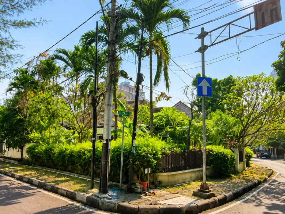 Rumah Hoek Cikini LT 805 m² – Zona Bisnis, SHM, Rp 65 M Nego