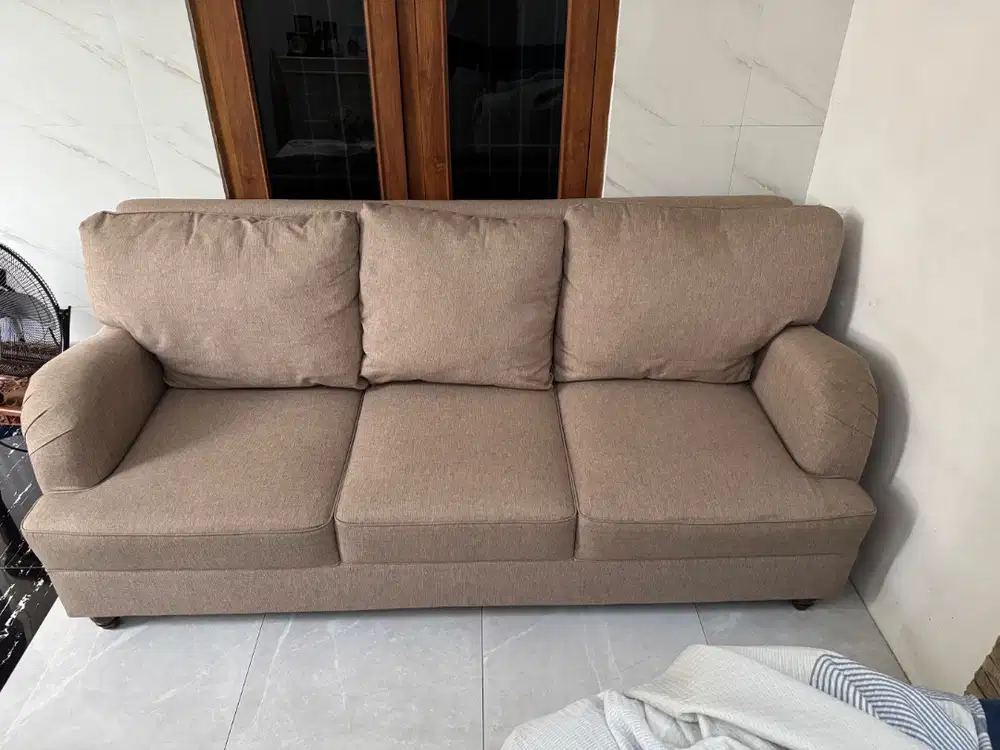 Sofa Informa 3 seater warna nude