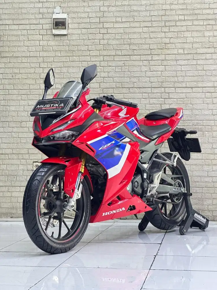 Honda CBR 150R Tricollor 2022 pmk 2024