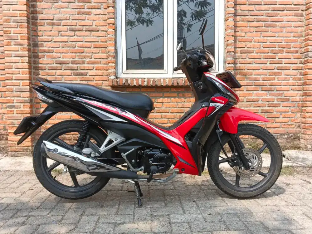 Honda Revo X FI CW 2024 Km Low Mulus Pajak On 2027 Panjang